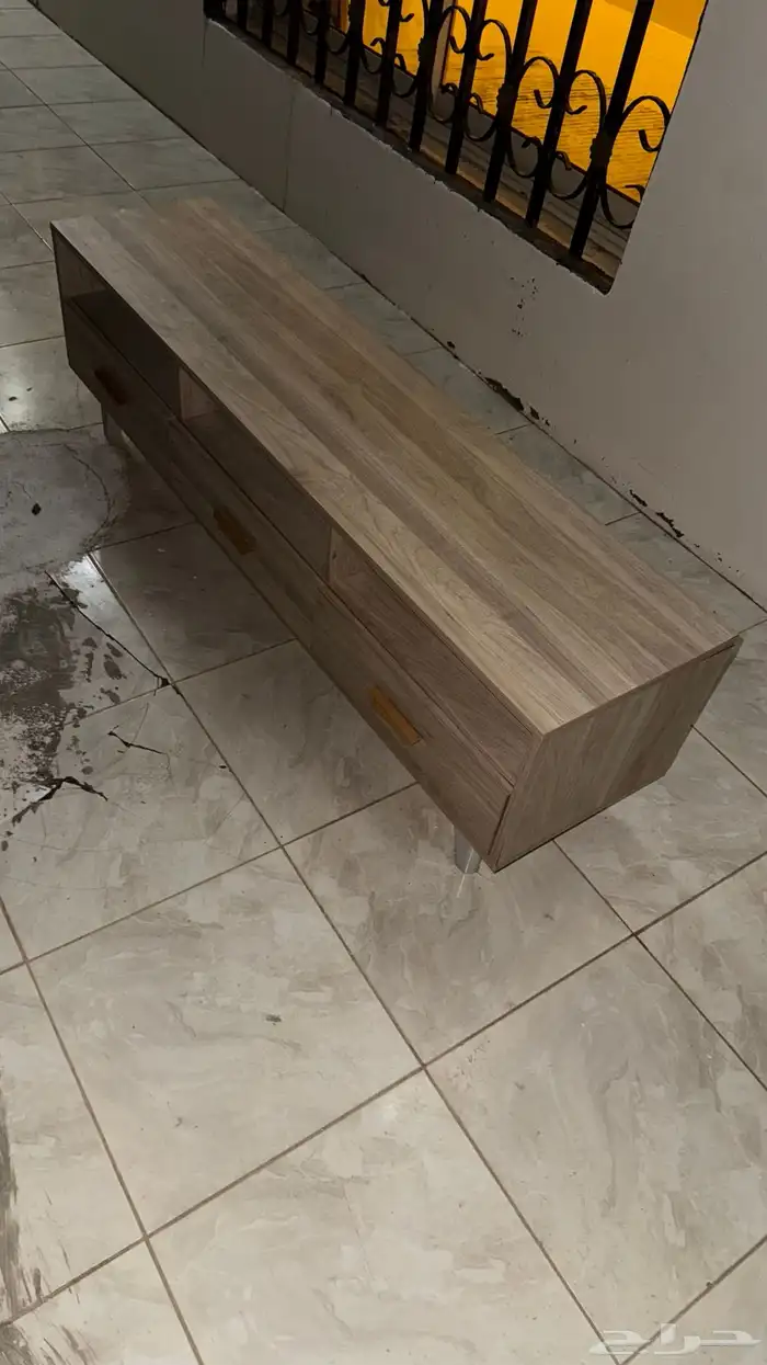 طاولة تلفزيون 1