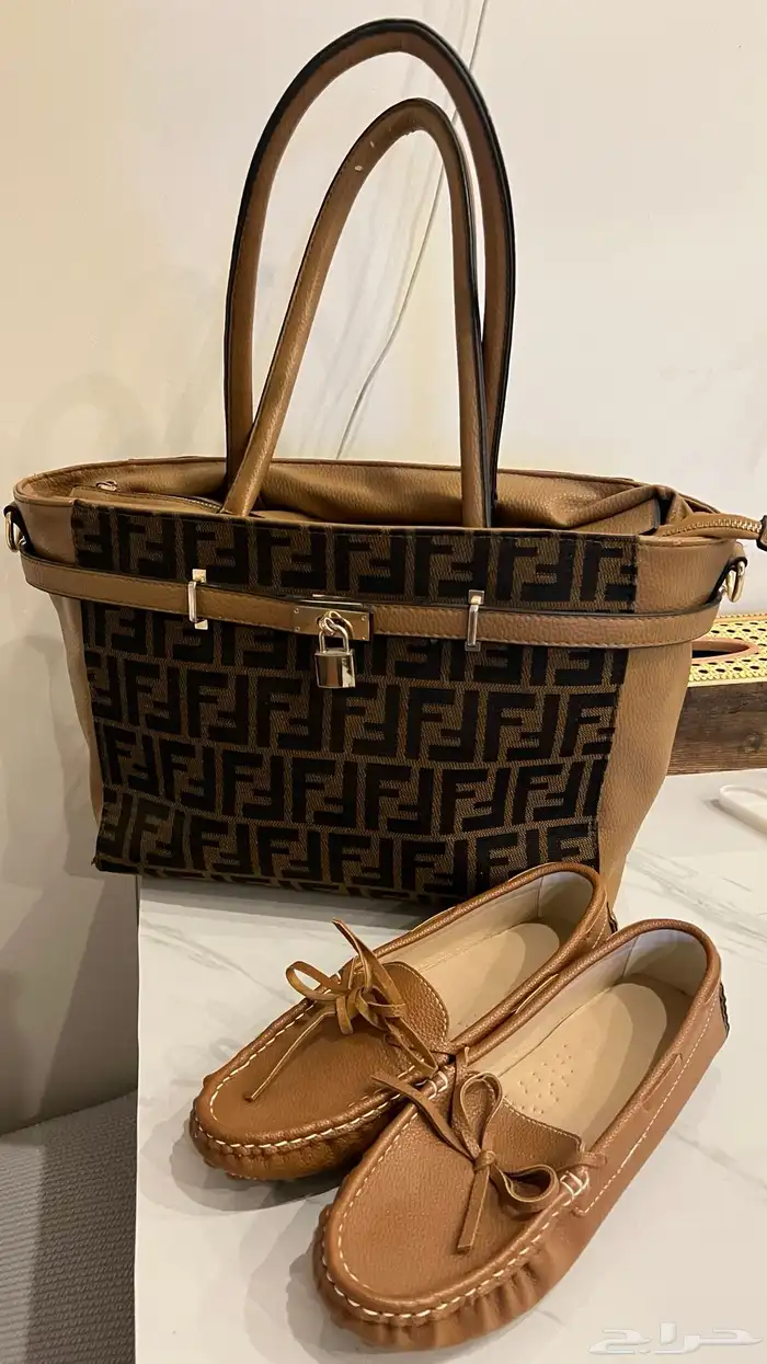 شنطة فندي  شوز مقاس 39 0