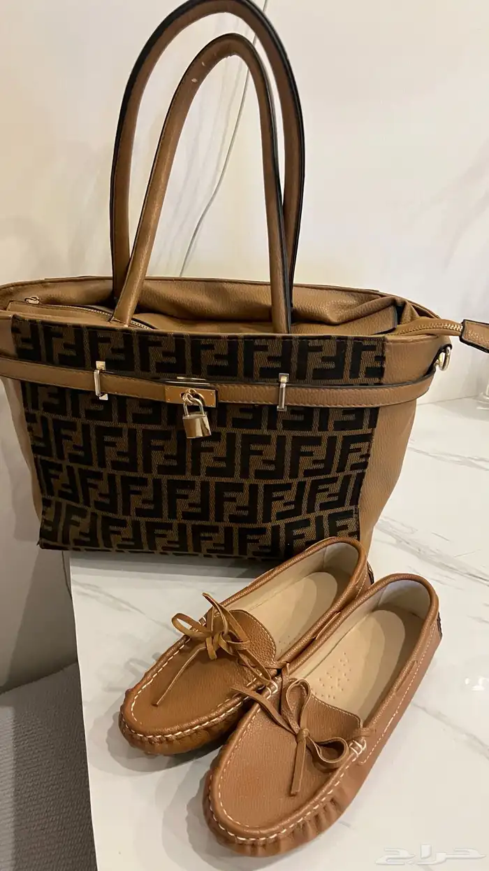 شنطة فندي  شوز مقاس 39 1