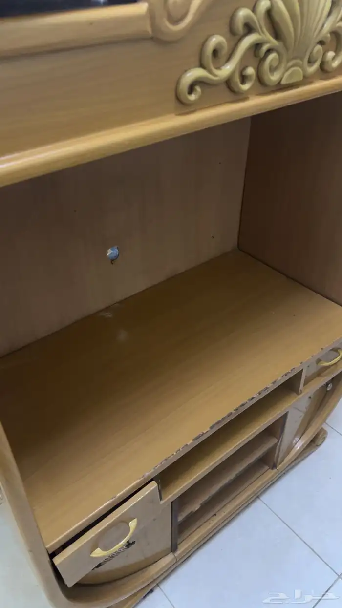 مكتبه تلفزيون خشب استخدام منزلي بسيط بس محتاجه ربط بسيط 2