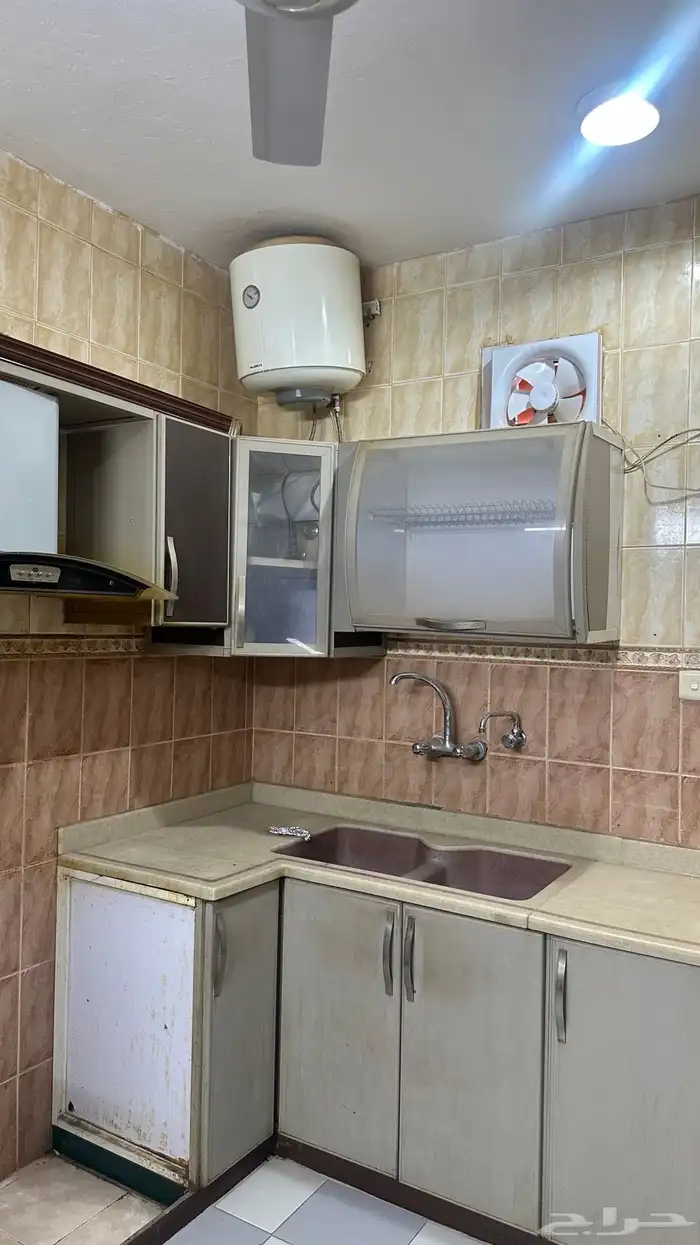 مطبخ جديد وتفصال رخام أصلي . 3
