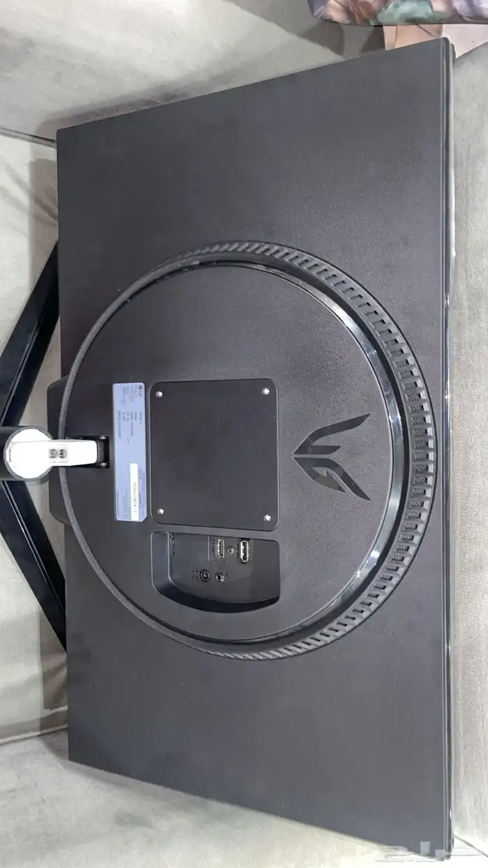 يد سوني فايف وشاشه  LG UltraGear 27GS60F-B 0