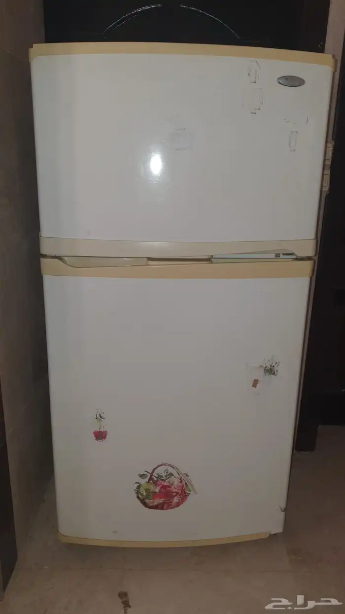 اثاث ثلاجه وطاولات ودواليب وكراسي وغساله وفرن واشياء أخرى 20