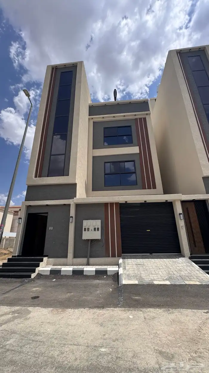 للبيع شقق علويه 6 غرف vip مع سطح حى الموسى من 550 الف 0