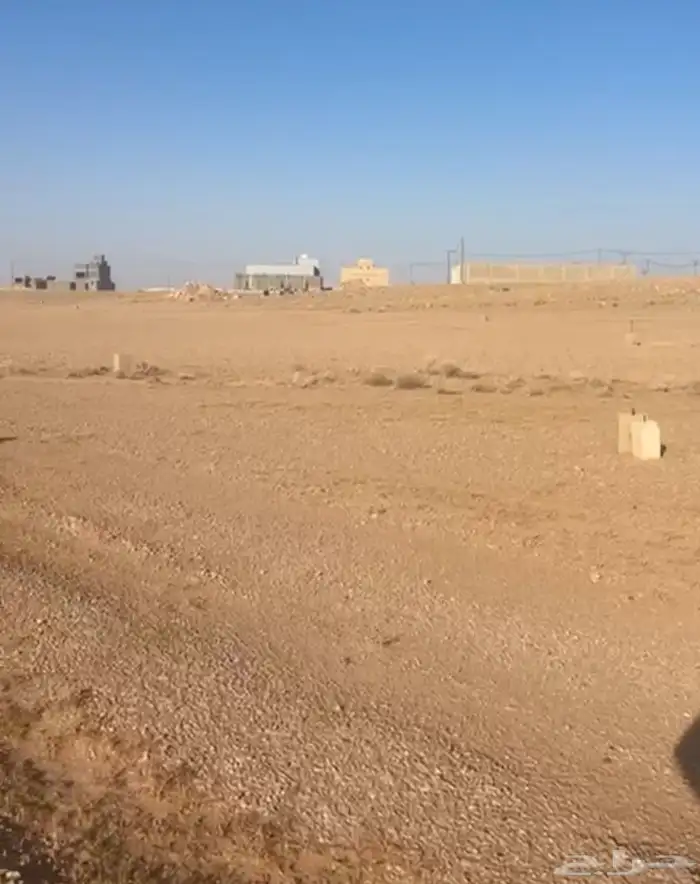 ارض للبيع بالزلفي حي الورود كامل الخدمات المساحه 724م 2