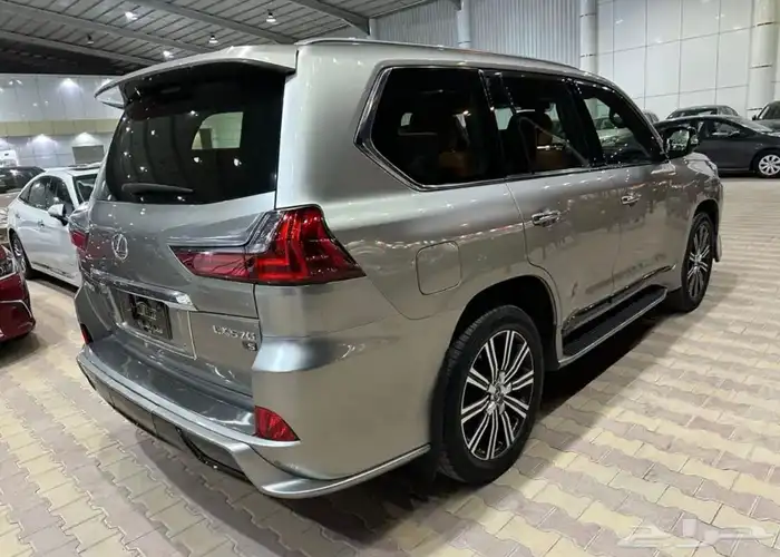 لكزس LX570 موديل 2018 فل كامل نضيف جدا 27