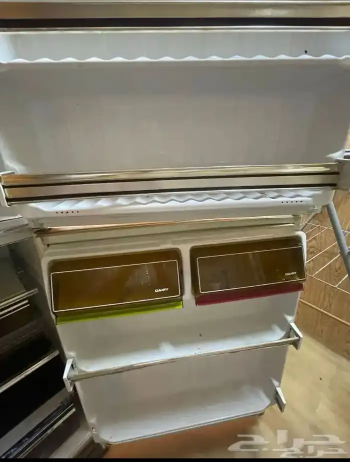 ثلاجة قديمة لها اكثر من 40 سنة 1