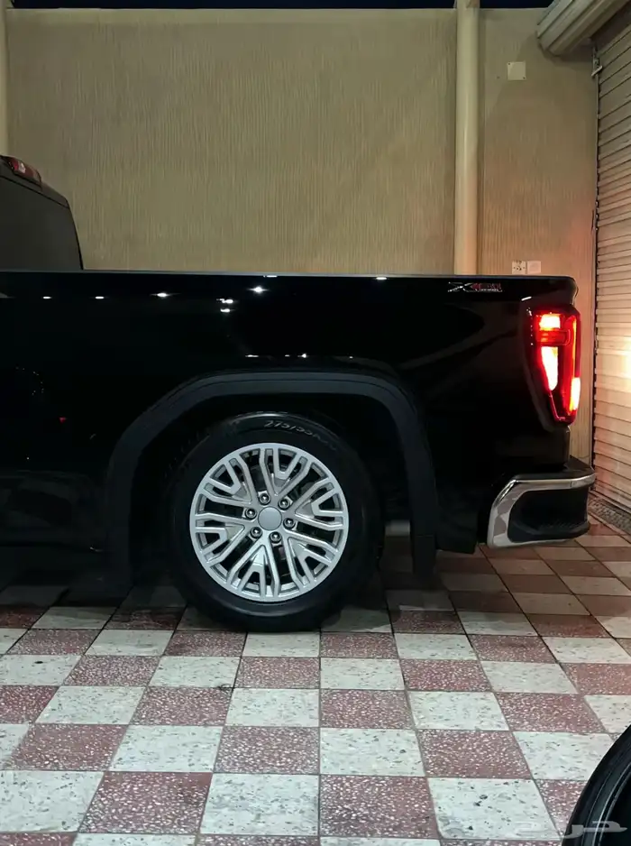 للبيع طقم جنوط كستم سييراgmc  كفرات Landsail XL 2
