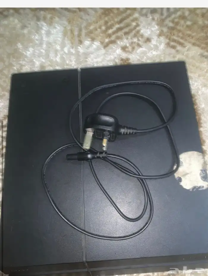 سوني فور للبيع نضيف معه يد ثانيه للتواصل 3