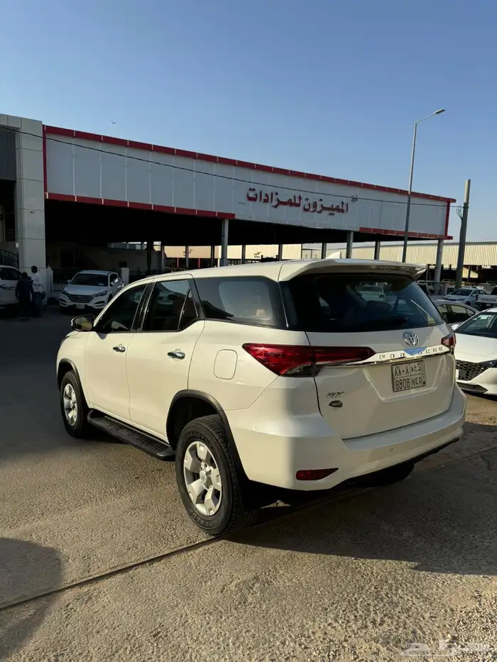 تويوتا فورتشنر 2019 ديزل سعودي عداد 333000 اللون ابيض 5