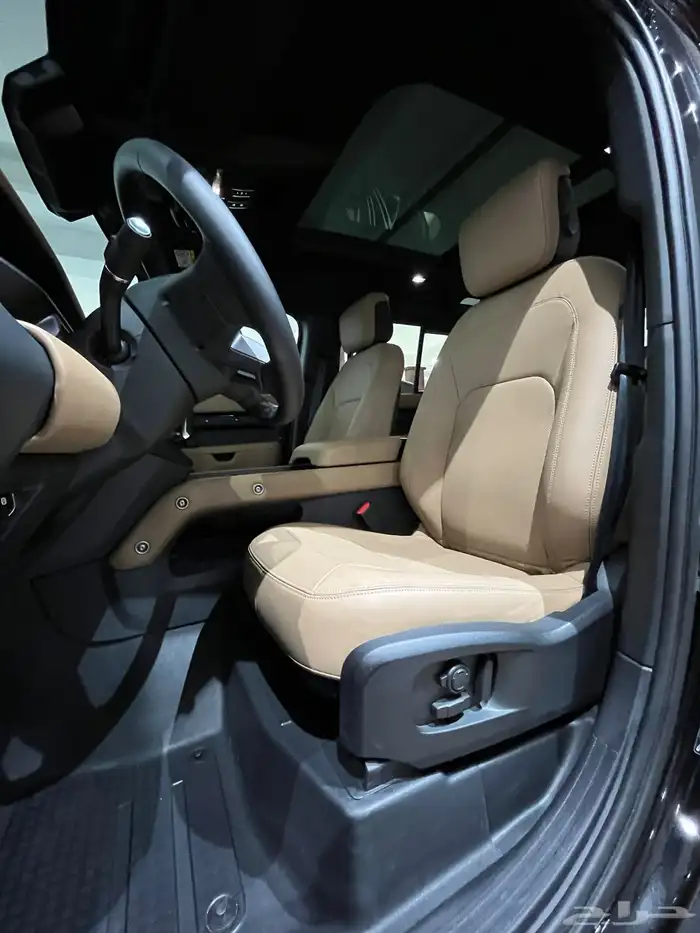 لاند روفر ديفيندر P400 HSE X-dynamic 2025 10