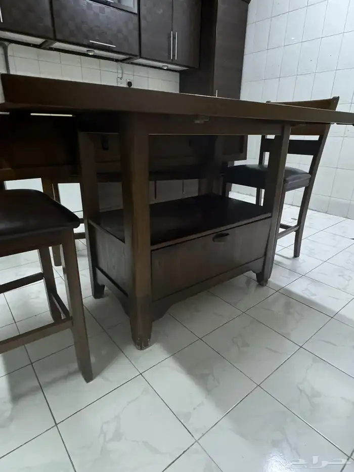 طاولة طعام مع كراسي مستخدمه من هوم سنتر 4