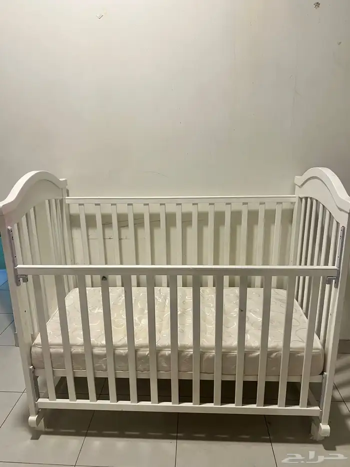 سرير اطفال 1