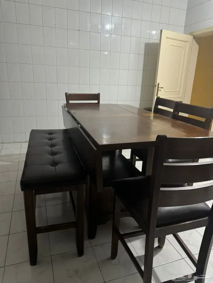 طاولة طعام مع كراسي مستخدمه من هوم سنتر 2