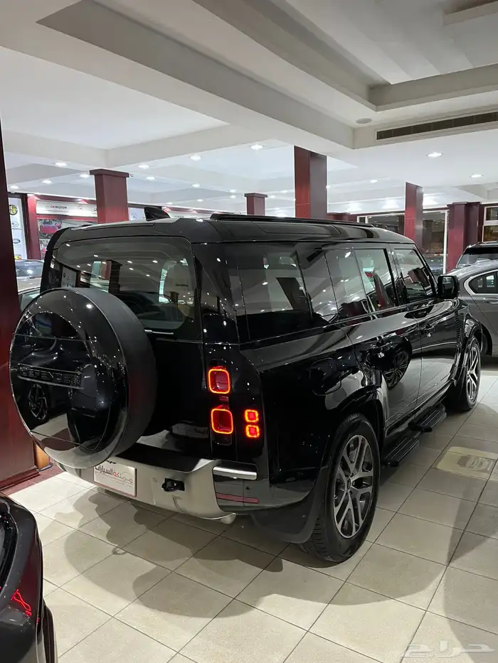 لاند روفر ديفيندر P400 HSE X-dynamic 2025 3