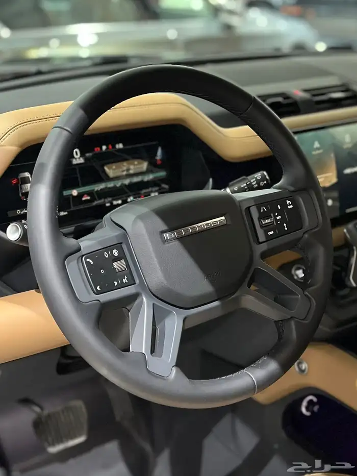لاند روفر ديفيندر P400 HSE X-dynamic 2025 4