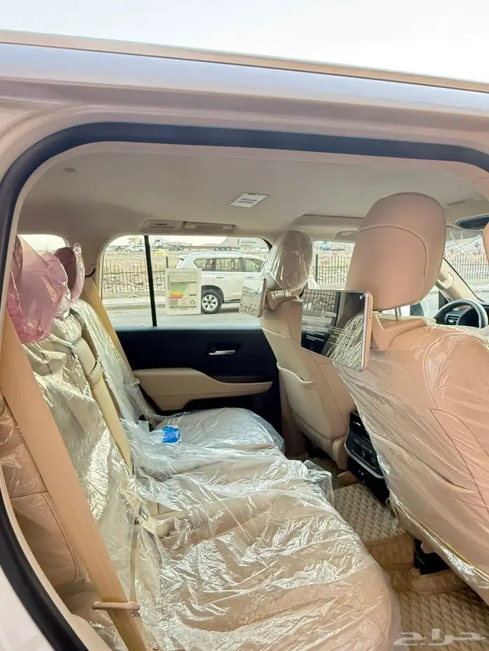 لاندكروزر GXL رقم 4 عبداللطيف جميل 2025 5