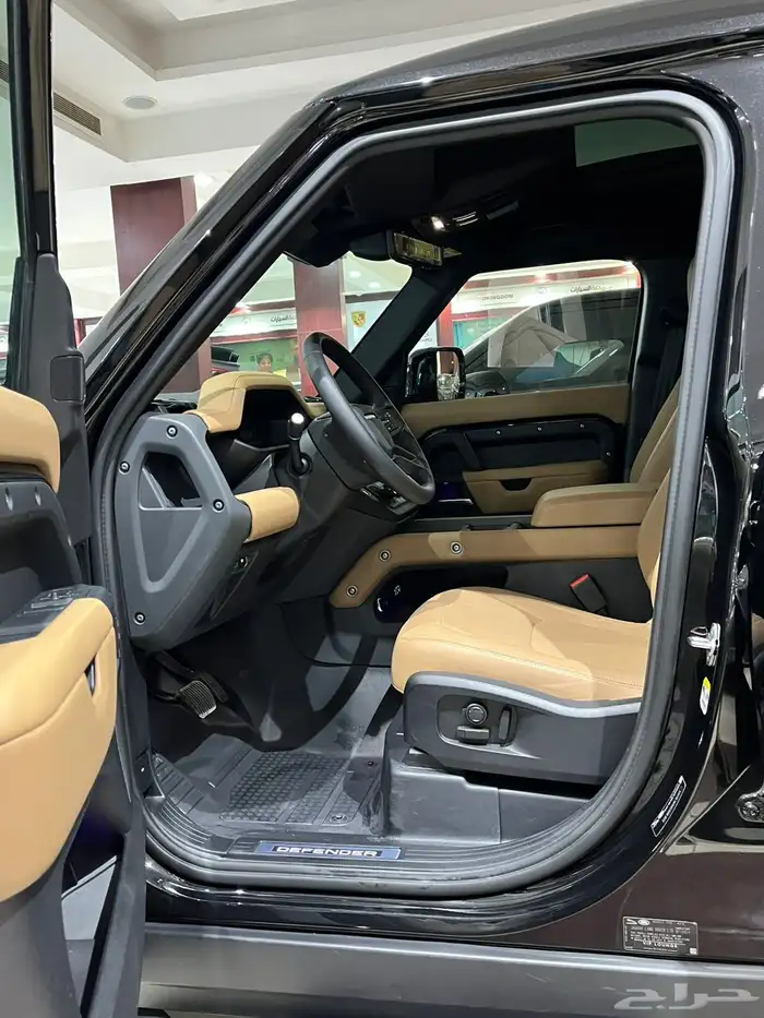 لاند روفر ديفيندر P400 HSE X-dynamic 2025 8