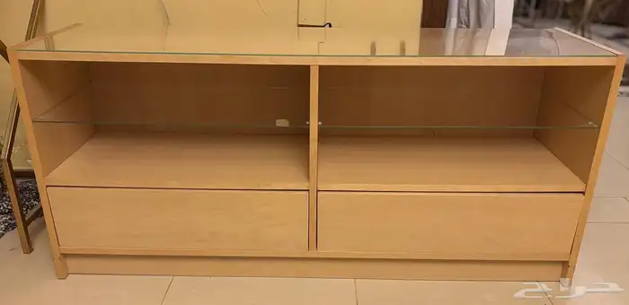 للبيع طاولة طعام ودولاب للطعام وكنب وطاولة تلفزيون وغرفة نوم 0