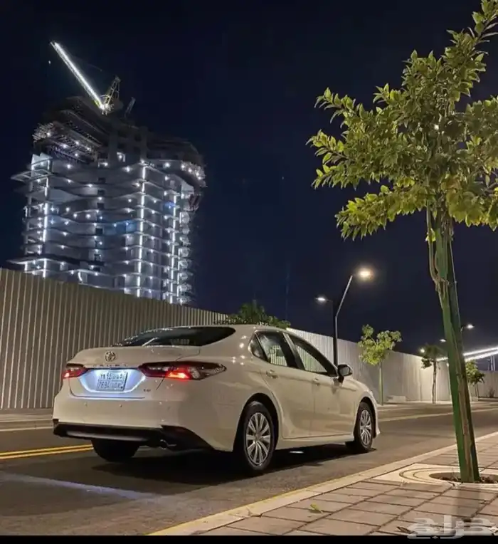 كامري 2024-ستاندر - ابيض. ثلجي - 2