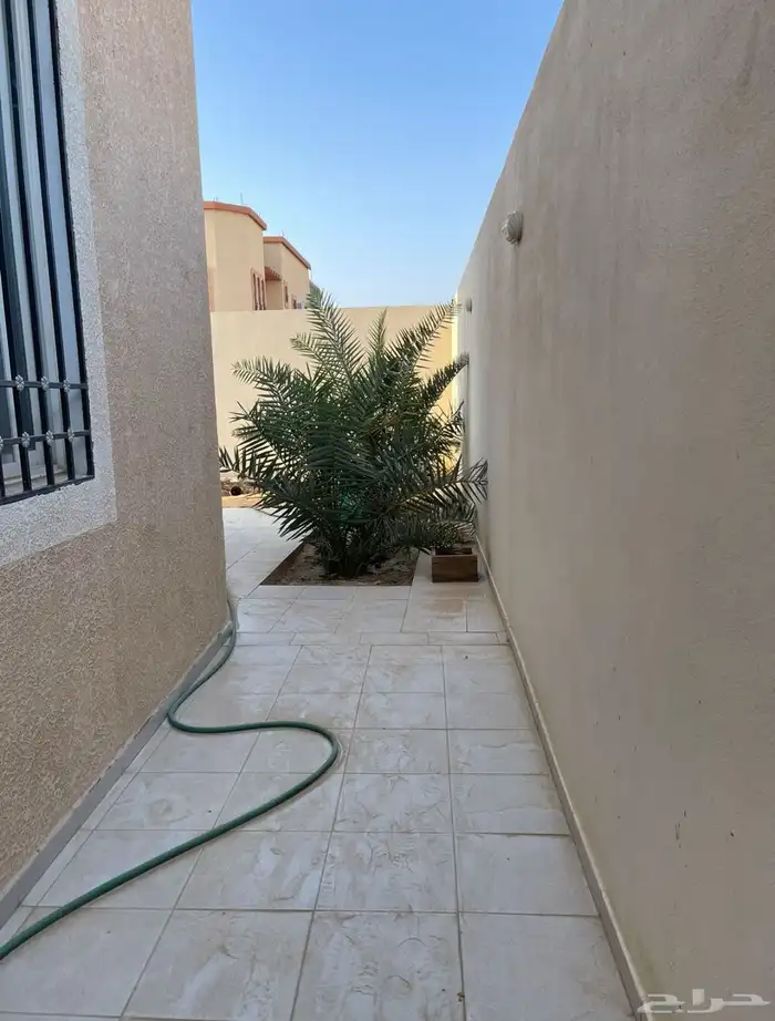 فيلا على شارعين للبيع 3