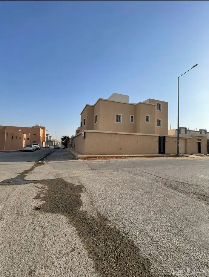 فيلا على شارعين للبيع 0