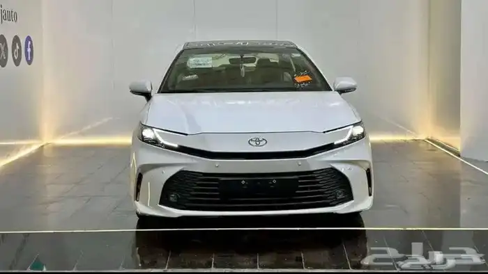 تويوتا كامري LE هايبرد 2025 1