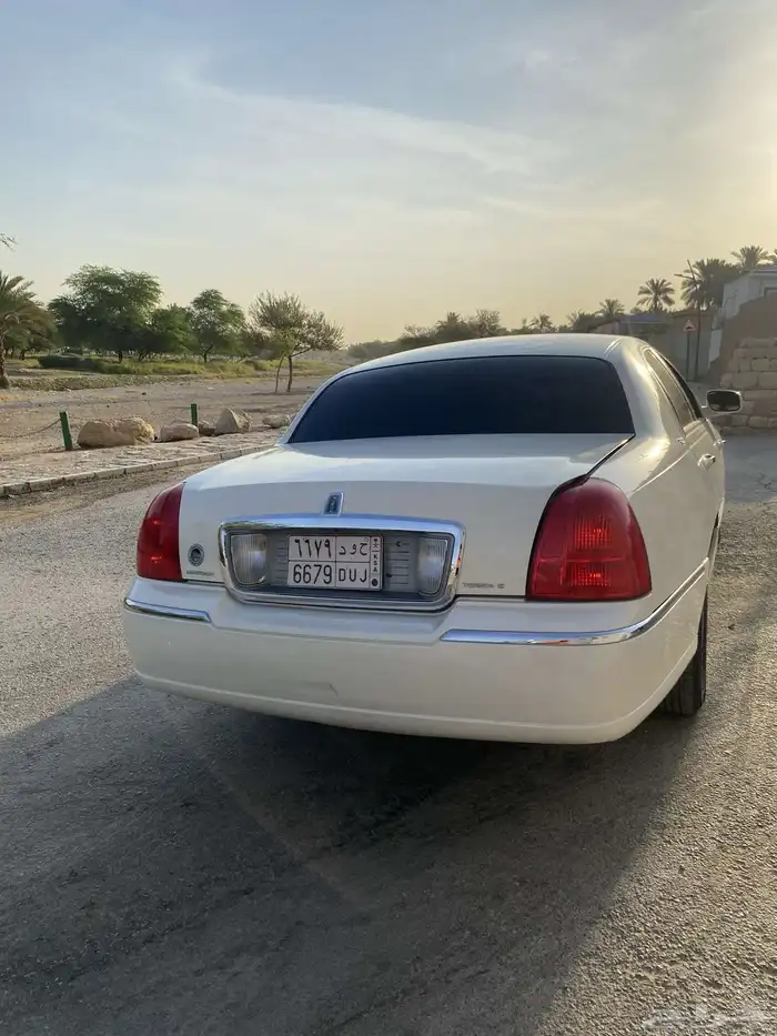للبيع لينكون تاون كار 2007 للبيع أو البدل 13
