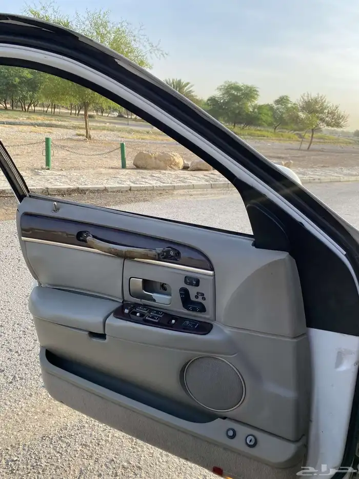 للبيع لينكون تاون كار 2007 للبيع أو البدل 3