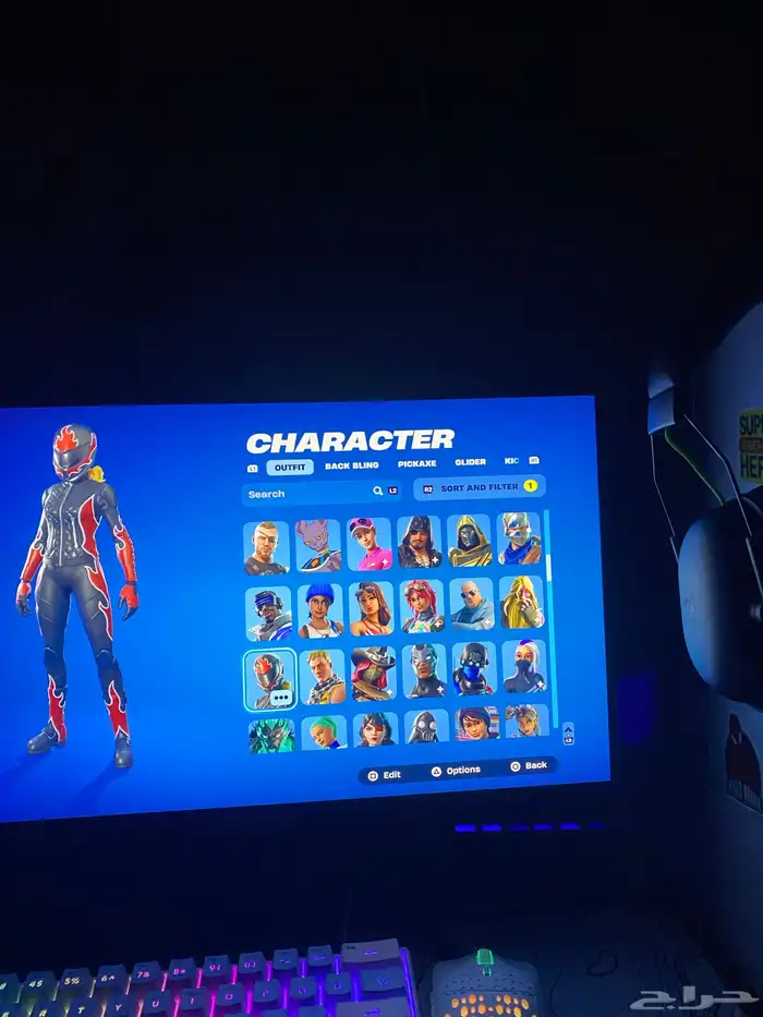 حساب فورت نايت للبيع ترافس و رقصه فلوس و 290 سكن 2