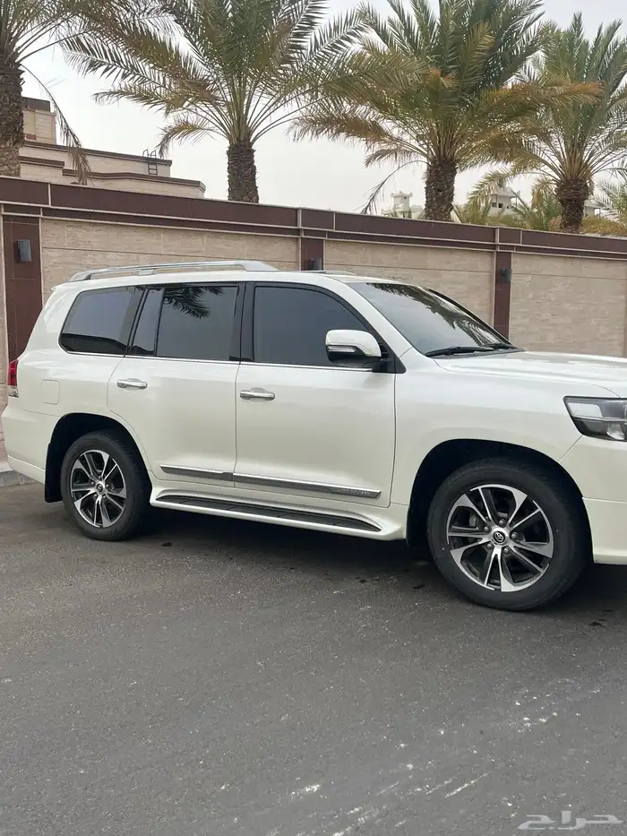 لاندكروزر 2020 GXR V8 6