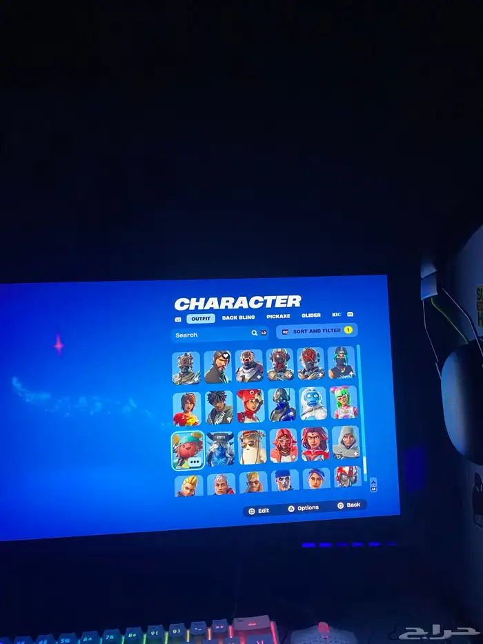 حساب فورت نايت للبيع ترافس و رقصه فلوس و 290 سكن 8