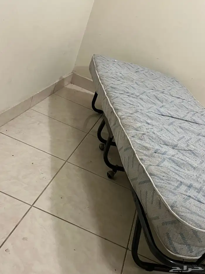 سرير حديد قابل للطي مع مرتبة 3