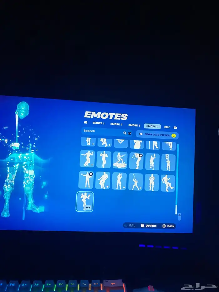 حساب فورت نايت للبيع ترافس و رقصه فلوس و 290 سكن 22