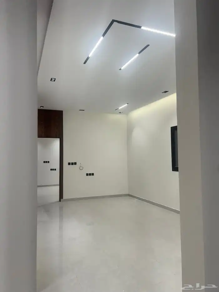 ادوار للبيع في حي الرمال 3