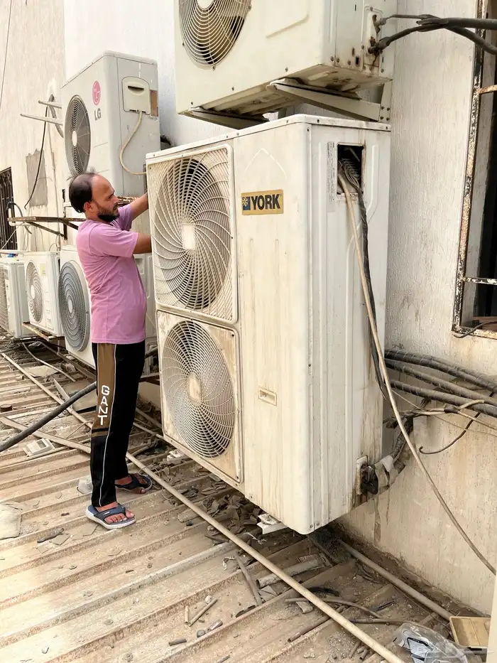 مكيفك مايبرد   تواصل معنا نملك فنيين متخصصين 1