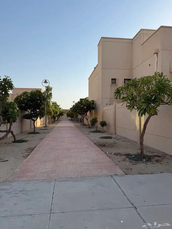 فله في موقع مميز قريبه من مركز الحاره والمسجد نافذ 14