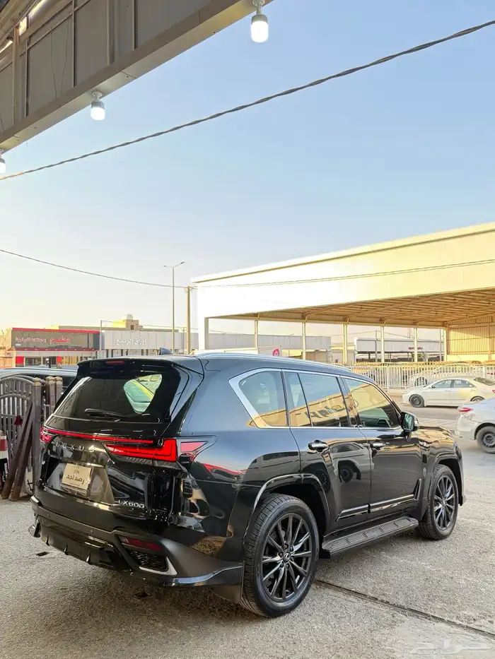 لكزس LX600 2024 عداد 25 الف وارد قطر فل بنزين 6