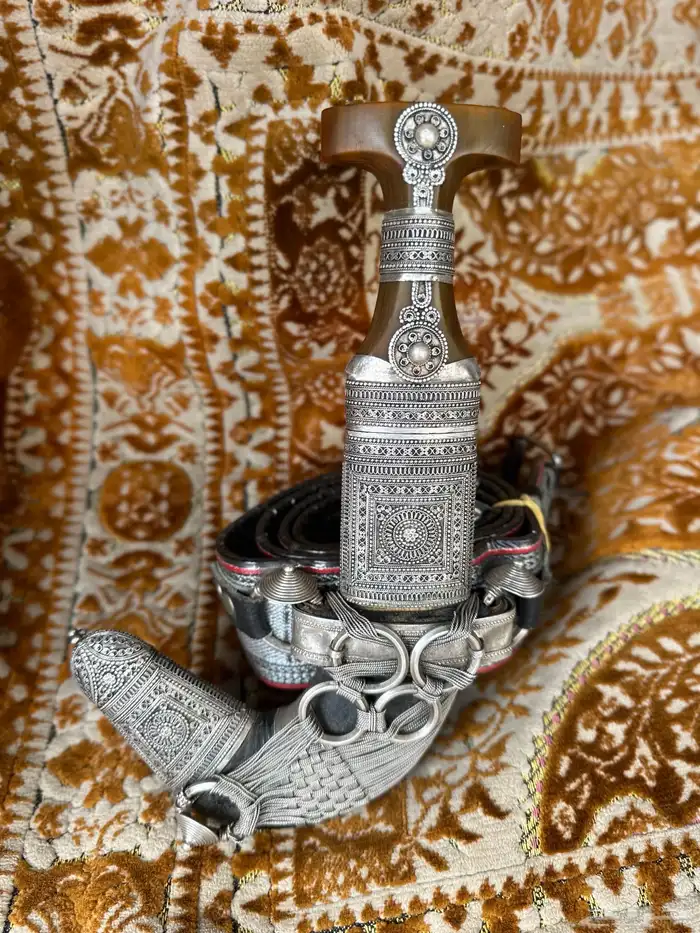 خنجر قرن 0