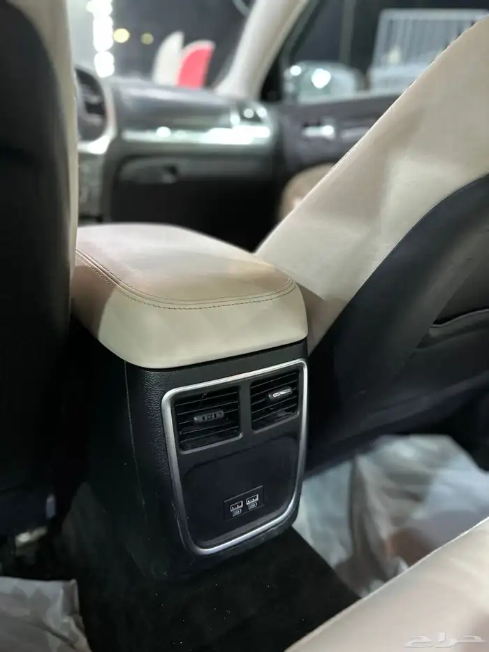 كرايزلر C300 اسود 2019 متوفر لدى معرض(عبيد الرشيدي) 31