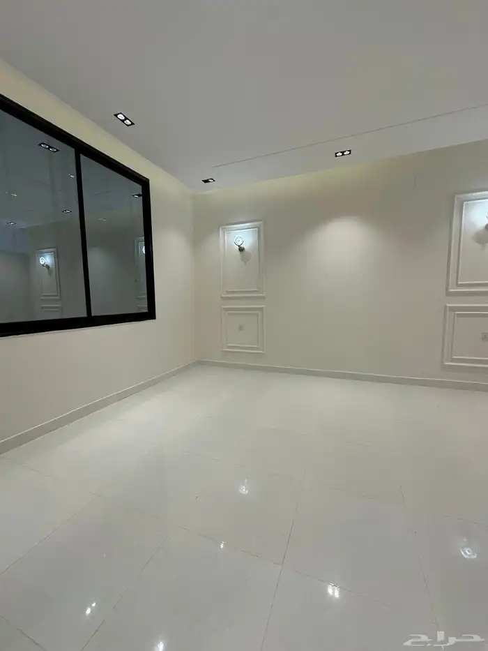 ادوار للبيع بموقع  متميزة وتشطيب vip 17