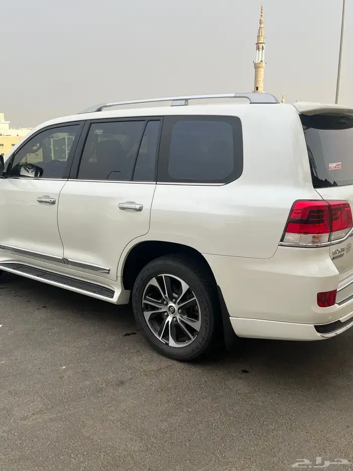 لاندكروزر 2020 GXR V8 3