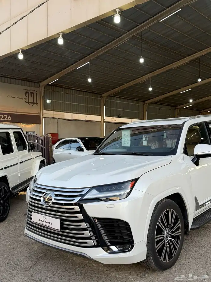 لكزس LX600 2023 عداد 22 الف BB بنزين خليجي 3
