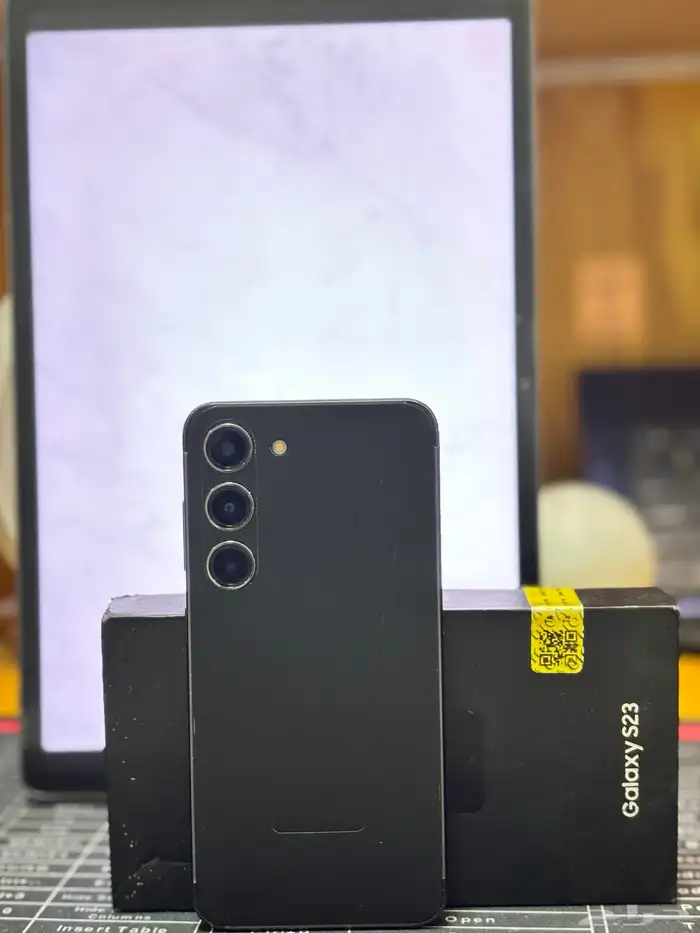 Samsung S23 3