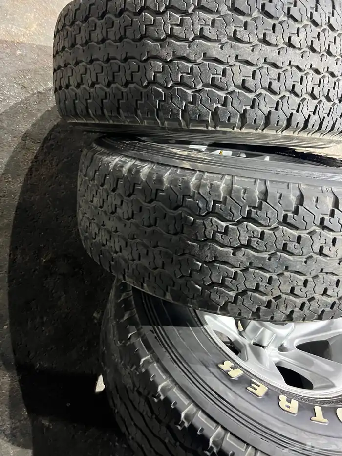 جنوط نيسان فتك جيب مقاس 16 صيني مع كفرات دنلوب نضيف تاريخ22 27