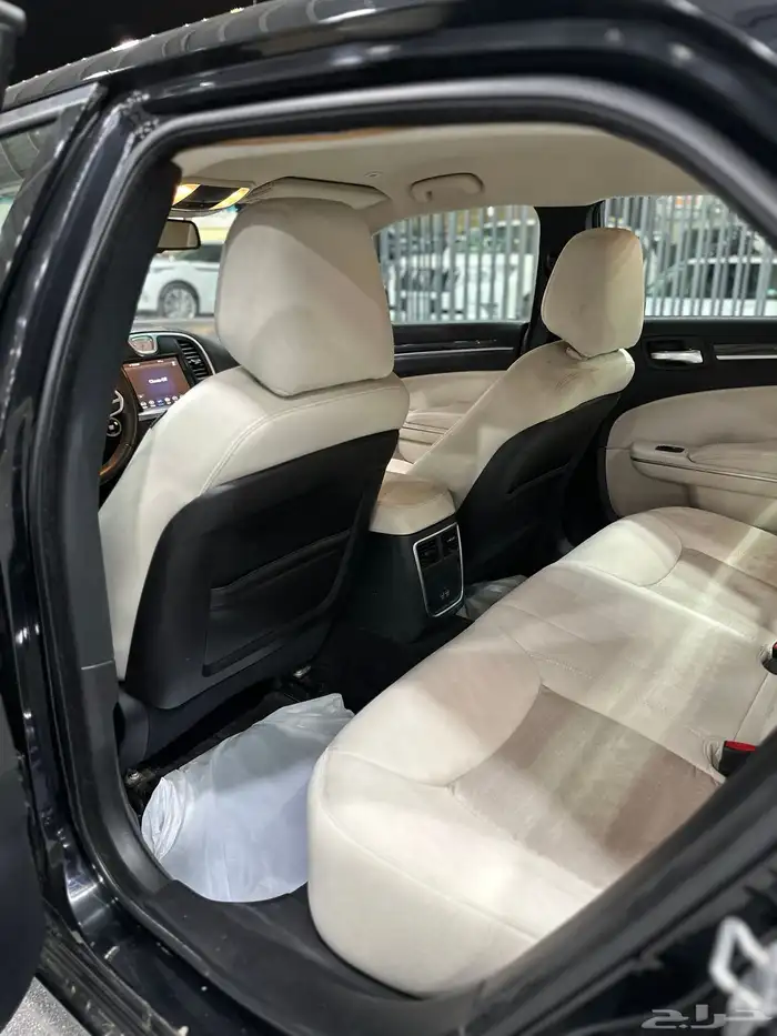 كرايزلر C300 اسود 2019 متوفر لدى معرض(عبيد الرشيدي) 29