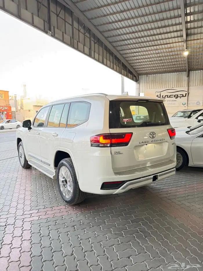 تويوتا لاندكروزر GXR4 بنزين 2025 3