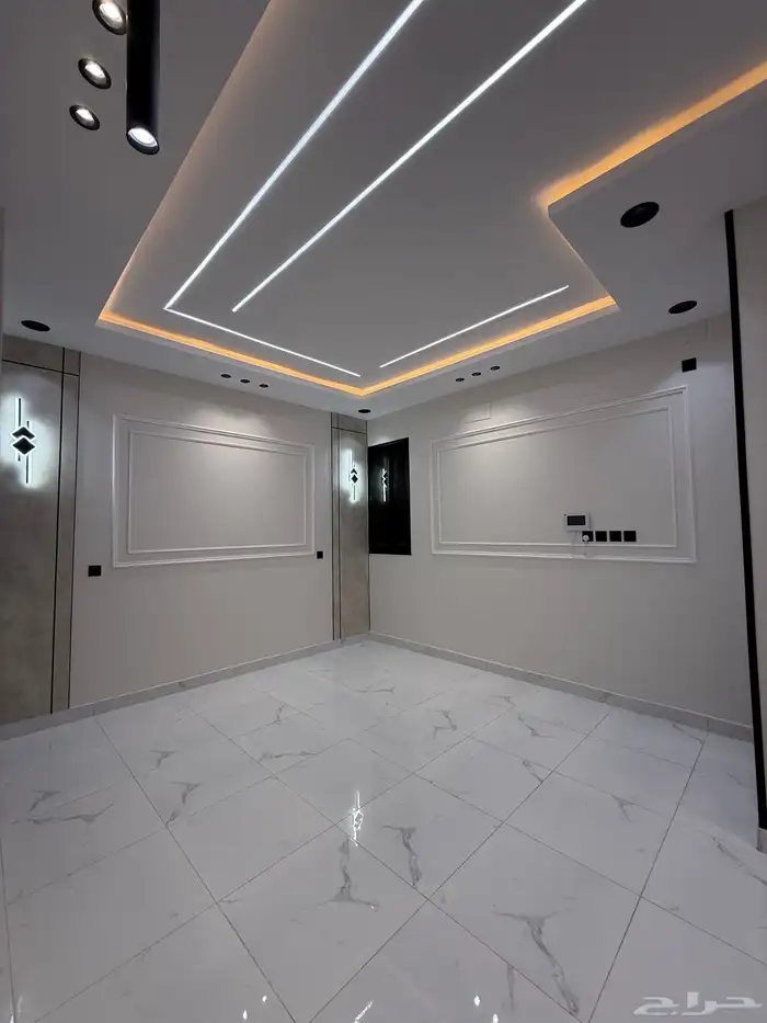 للبيع دور ارضي 6 غرف بحوش حي الأسكان طريق أبها الخميس 16