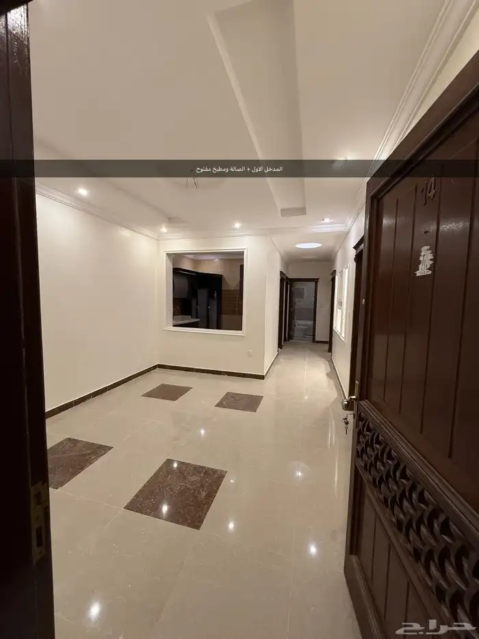 شقه بحي الورود مميزه 4 غرف مدخلين مطبخ راكب 3 دورات مياه 2