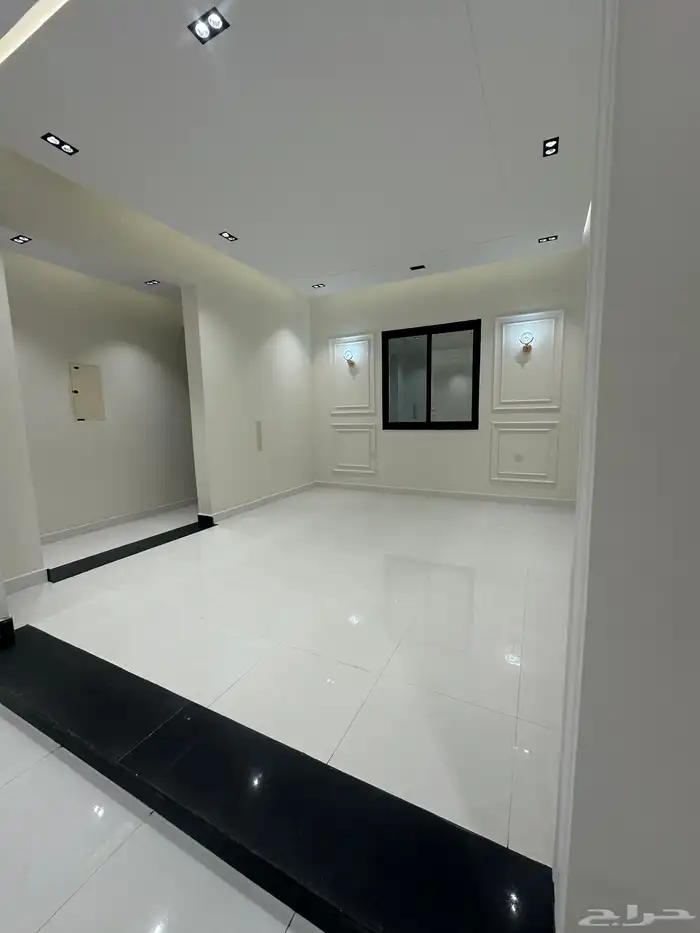 ادوار للبيع بموقع  متميزة وتشطيب vip 8